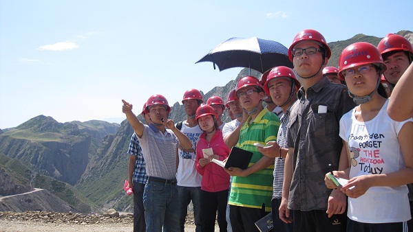 7��9�գ�ʯ���Ӵ�W��������顱�F꠵ڶ���ǰ����˹����ˮ���м~���̣������{�п�˹����ˮ���м~���̵ĵ��|��r���D��꠆T�����J�� ȡ�����ώ����v�⡣