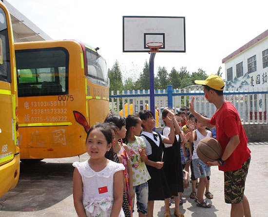 ���Ϲ��I(y��)��W(xu��)��(j��ng)��(j��)�Q(m��o)�׌W(xu��)Ժ����ϵ�P�h�������ж����������(hu��)��(sh��)�`�(du��)������ʡƽ�ɽ���P�hѦ���(zh��n)���Ӝϴ���ӢС�W(xu��)�_չ֧�̻��(d��ng)���e�k��ӢС�W(xu��)��һ��Ȥζ�\(y��n)��(d��ng)��(hu��)��׌�W(xu��)���w��(hu��)�W��ƥ�˾��񡣈D��־Ը�߽o�W(xu��)���ĄŃ����͡�