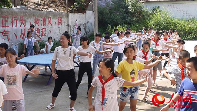 ���ϿƼ���W��һ��һ·���x��֧���c���ʷ�ؚ�{�Ќ��`�F��������ꖿh��¹ɽ悴u�ŸG���_չ�x��֧�̺ͷ�ؚ�{�У��D��־Ը�߽̺��ӂ�̫�Oȭ�����F��ṩ��