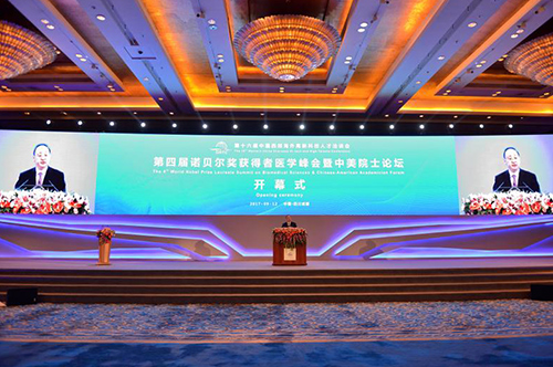 9月12日,第四屆諾貝爾獎獲得者醫(yī)學峰會暨中美院士論壇在成都開幕。四川省委副書記、省長尹力出席開幕式并致辭。尹力表示,峰會作為2017“中國西部海外高新科技人才洽談會”的一項重要內(nèi)容,架起了四川與海外人才對話交流合作的金橋。衷心希望來自海外各醫(yī)學領(lǐng)域的領(lǐng)軍人才能夠借此機會深入了解四川,對接四川的產(chǎn)業(yè)優(yōu)勢和市場優(yōu)勢,一同分享四川的發(fā)展機遇,在“天府之國”這片充滿活力與魅力的熱土上創(chuàng)造輝煌。