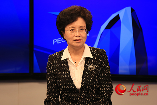 全國婦聯黨組書記、副主席、書記處第一書記宋秀巖做客人民網強國論壇(人民網王喆 攝)