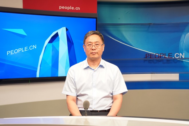 中國藝術(shù)研究院院長、黨委副書記周慶富做客人民網(wǎng)。張力洋攝